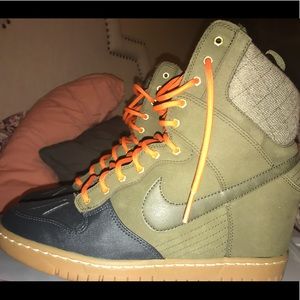 Nike duck boots size 10.5